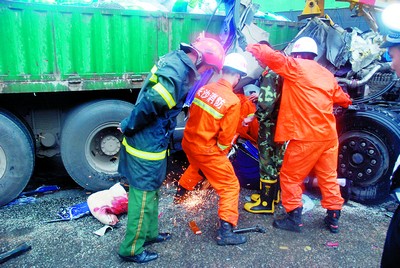 京珠高速车祸现场,科技力量展现生命线守护的力量
