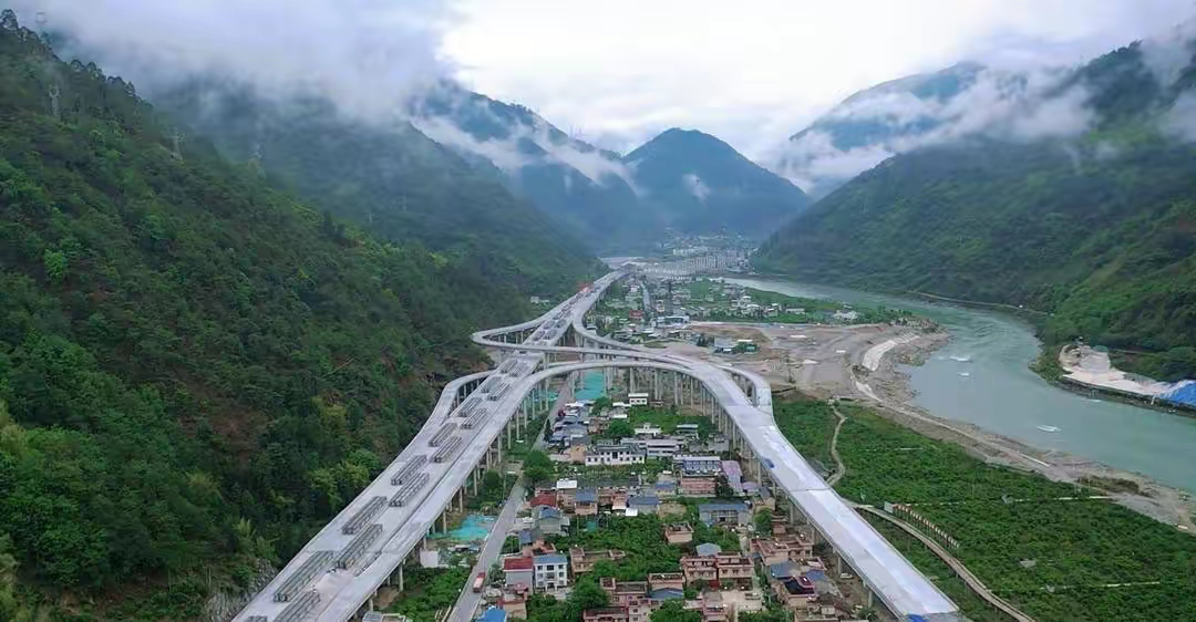 石棉高速最新路段进展、挑战与前景展望