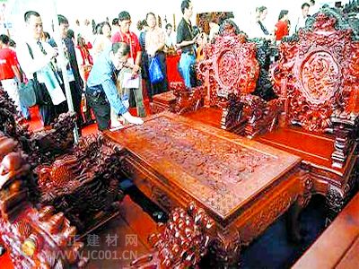 红木市场最新资讯,高科技红木产品引领未来潮流趋势