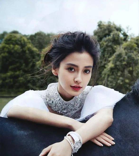 明星颜值的魅力,内外兼修的光芒与自信成就感的源泉