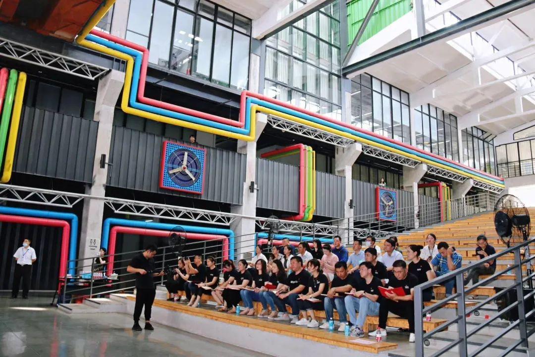 百年堂上市,学习、变革与自信的辉煌舞台