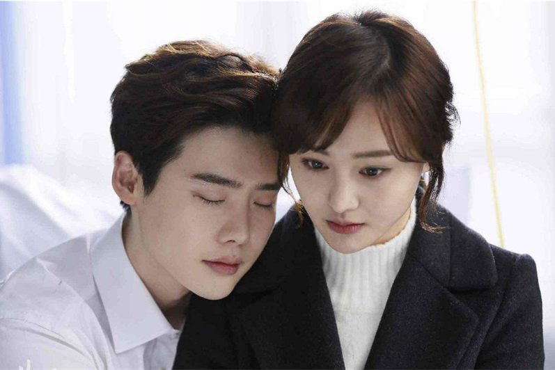 郑爽与李钟硕的最新动态与观点探析,星光之下的热议焦点