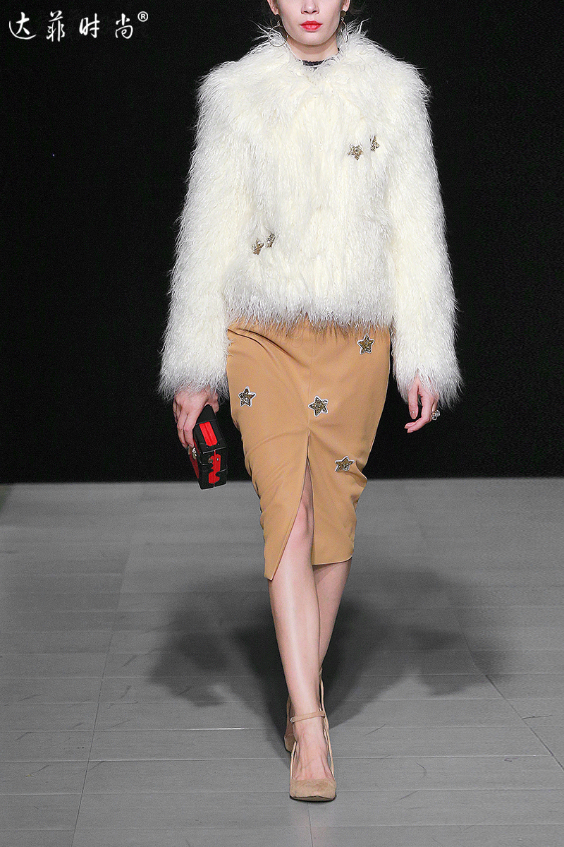 皮草最新时尚,选购、搭配与保养全方位指南