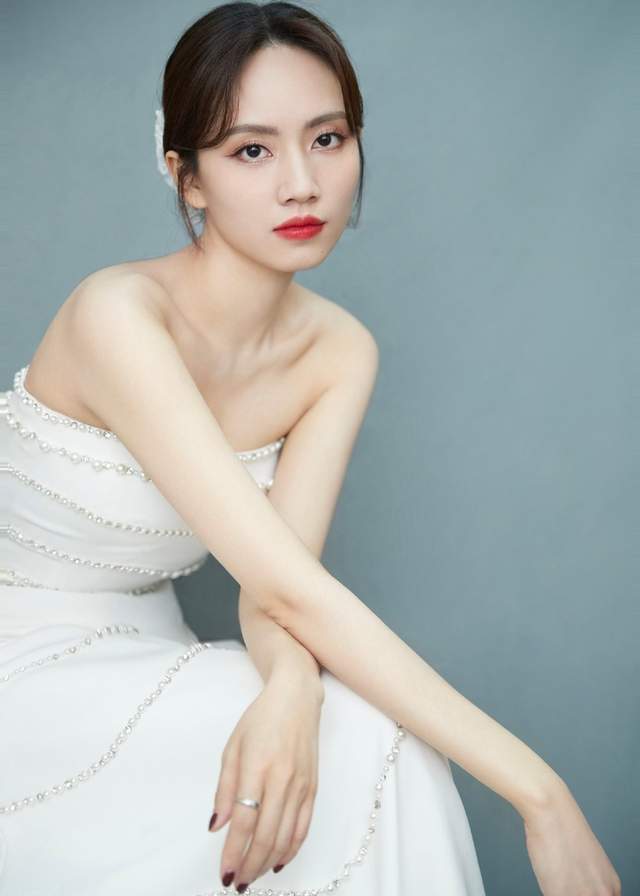 梦然最新照片引发公众关注与个人立场的探讨