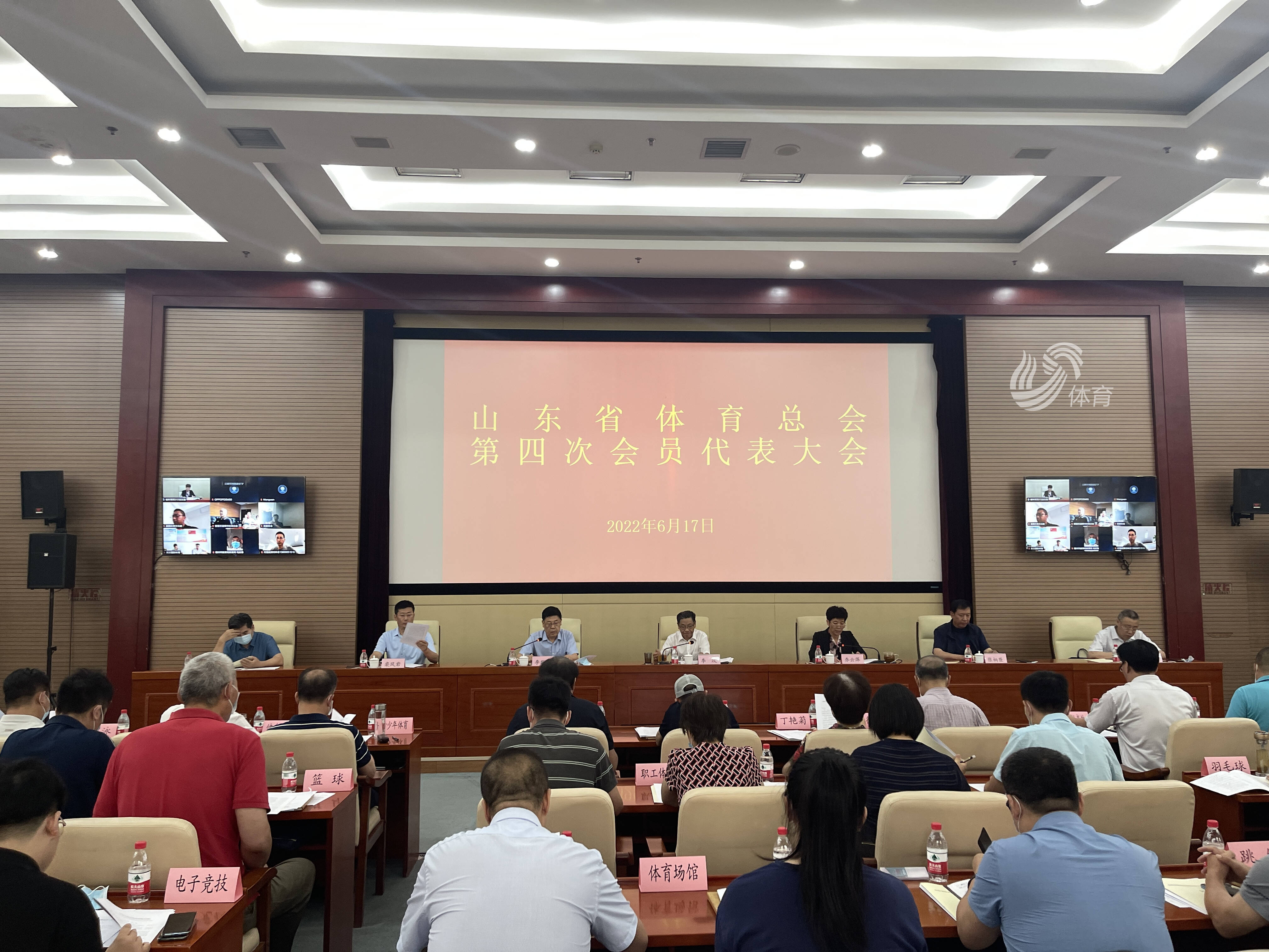 山东换届调整最新动态与小巷奇遇，特色小店的隐秘魅力