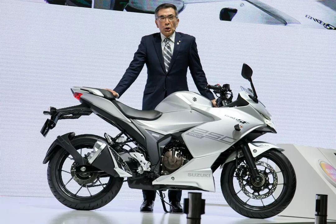 最新250四缸摩托车，时代速度与激情的完美结合