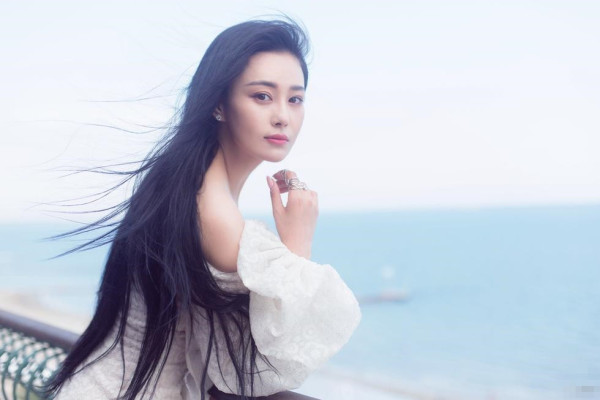 张馨予最新播报下载,公众焦点与争议热议