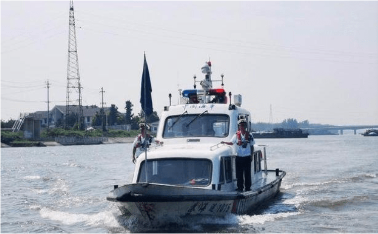 内河油船最新动态,温情之旅启航油波之上