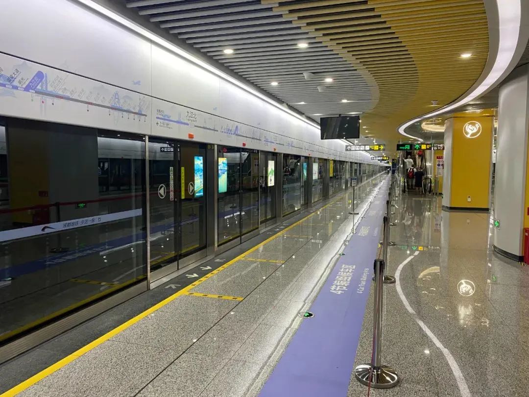 探秘成都地铁站周边小巷的独特风味