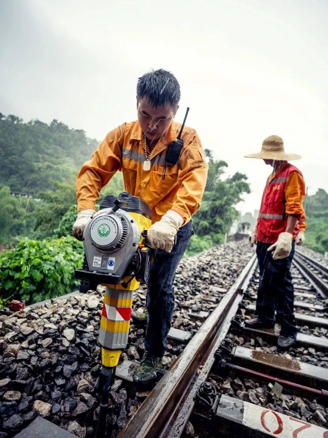 铁路人最新版日常,铁轨上的温馨时光