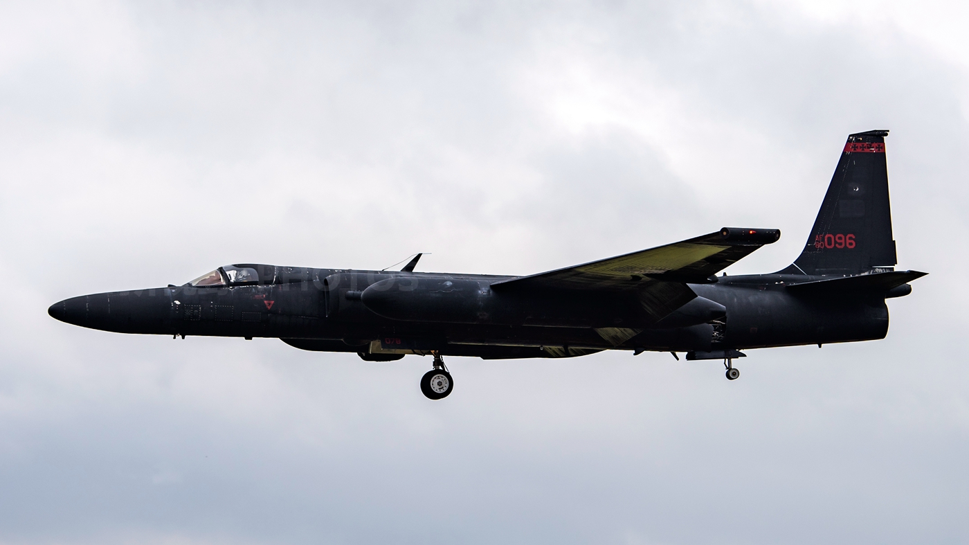 中国最新侦察飞机探秘,隐匿巷陌间的神秘小店揭秘