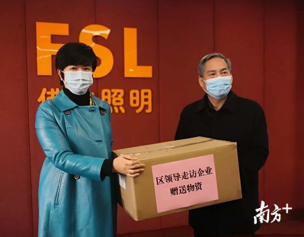 佛塑科技最新动态揭秘,科技温情与深厚友情的小故事