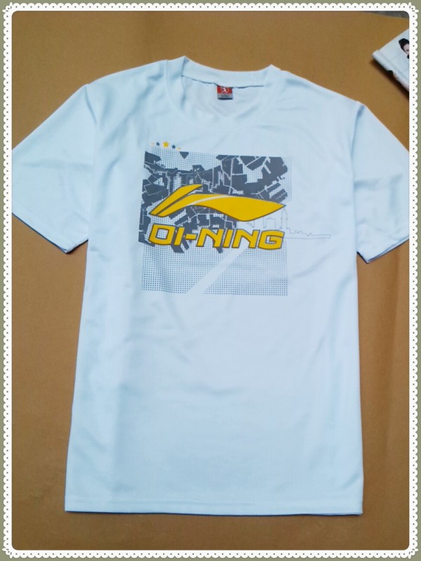 最新T恤批发信息详解,市场趋势、正反观点与个体立场探讨