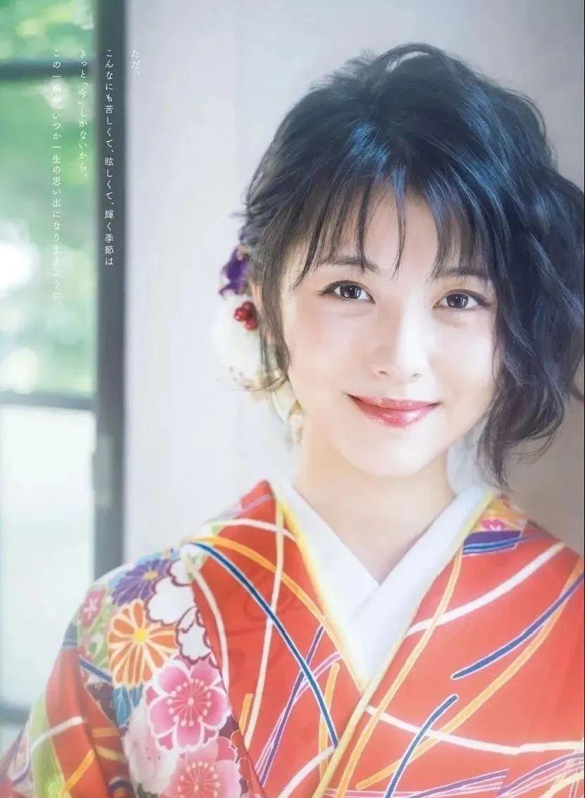 科技与美丽的邂逅，日本女明星与科技新宠的交汇