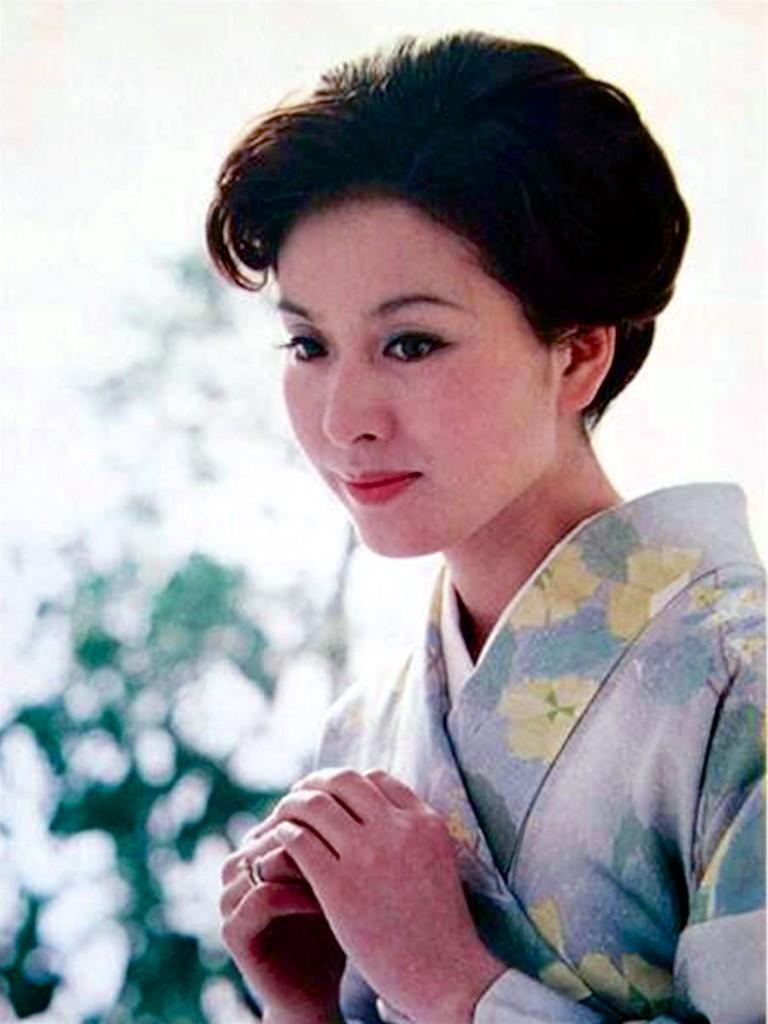 日本演员栗原小卷，演艺之路的闪耀之星