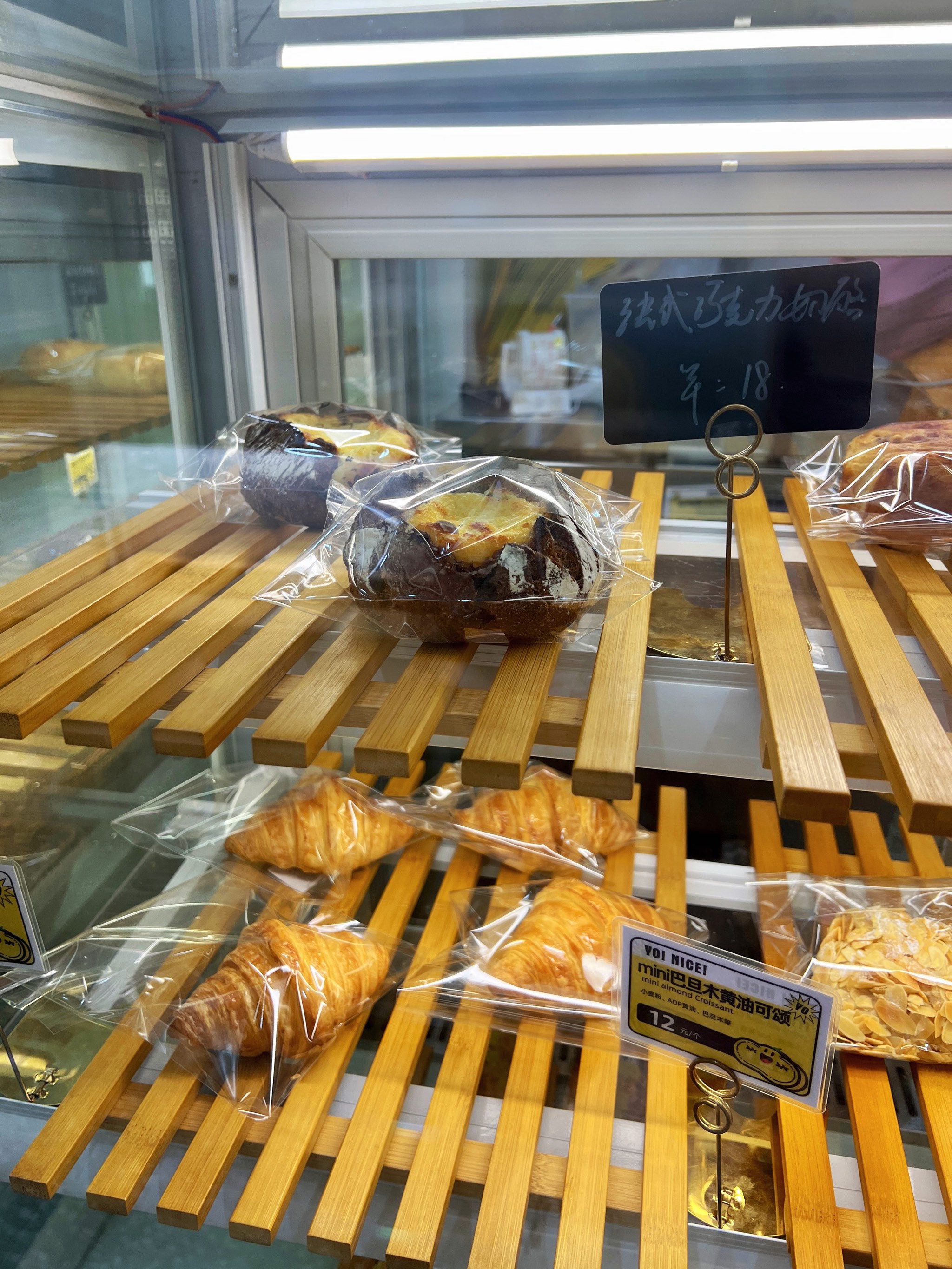面包店新品速递，自然美景的面包之旅，探寻内心平和宁静的味蕾之旅
