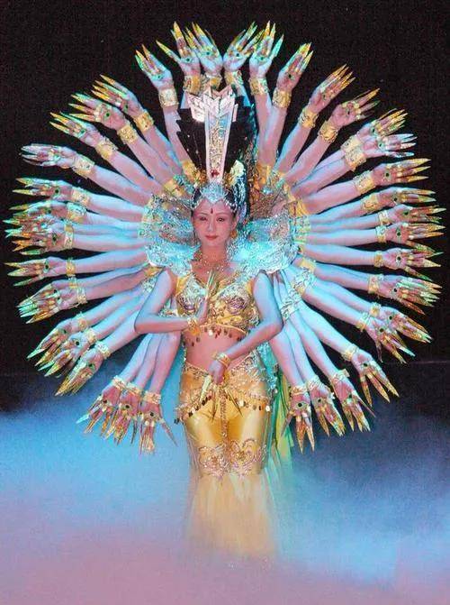 千手观音演员，舞台与人生的自信与成就感之路