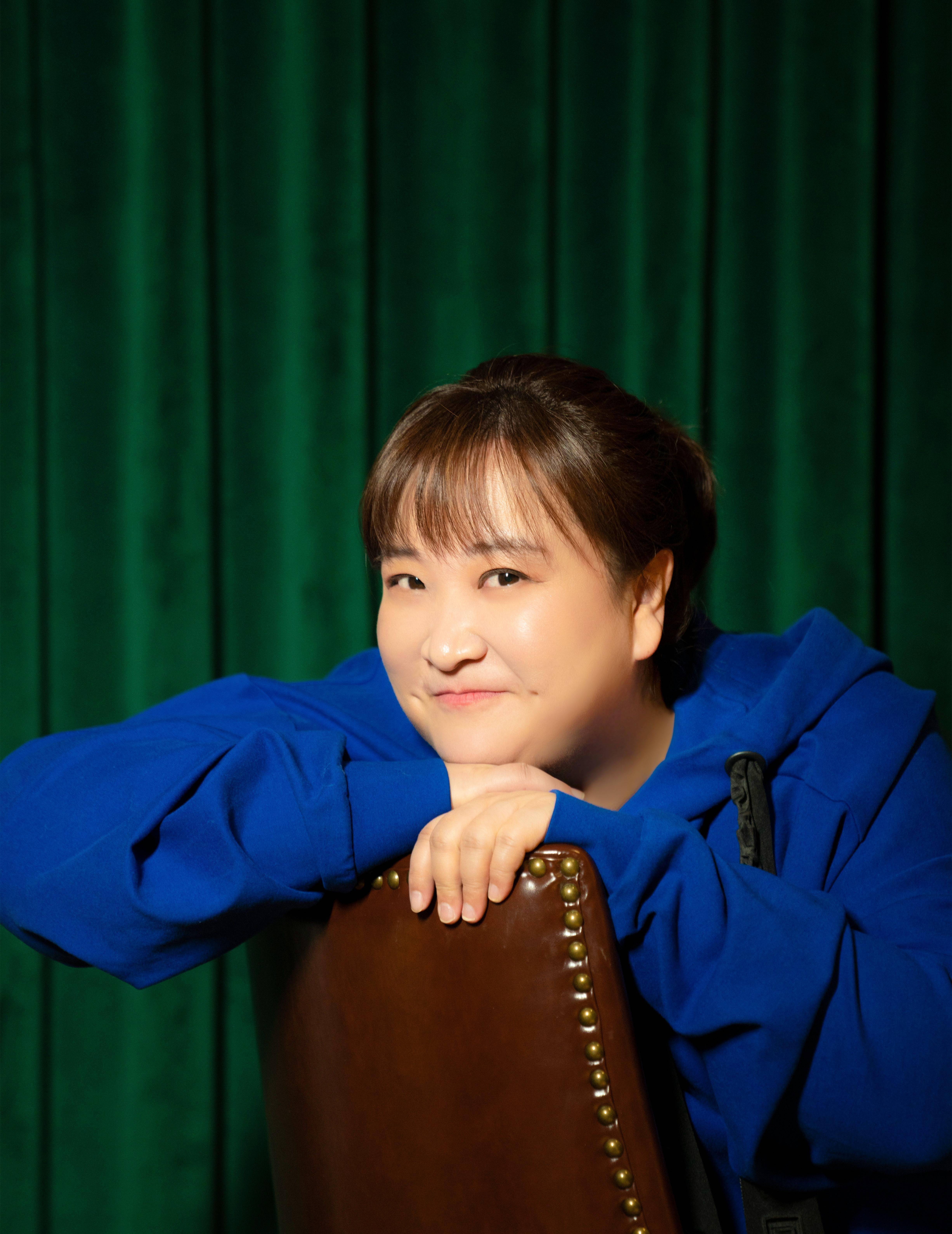 贾玲，笑对人生的自信与成就感之路