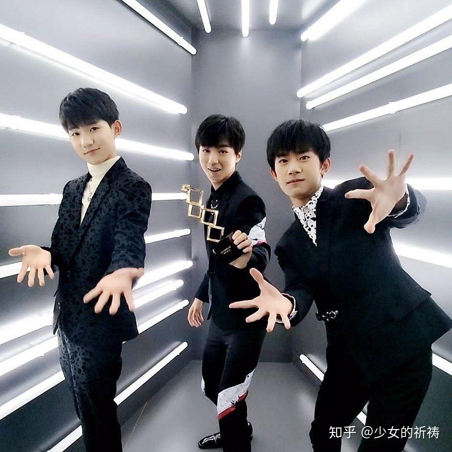 TFboys最新合照，时光见证的温馨瞬间