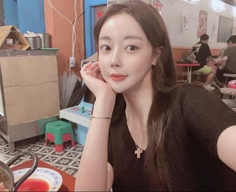 韩国女主播带你探寻自然美景，心灵宁静之旅启动