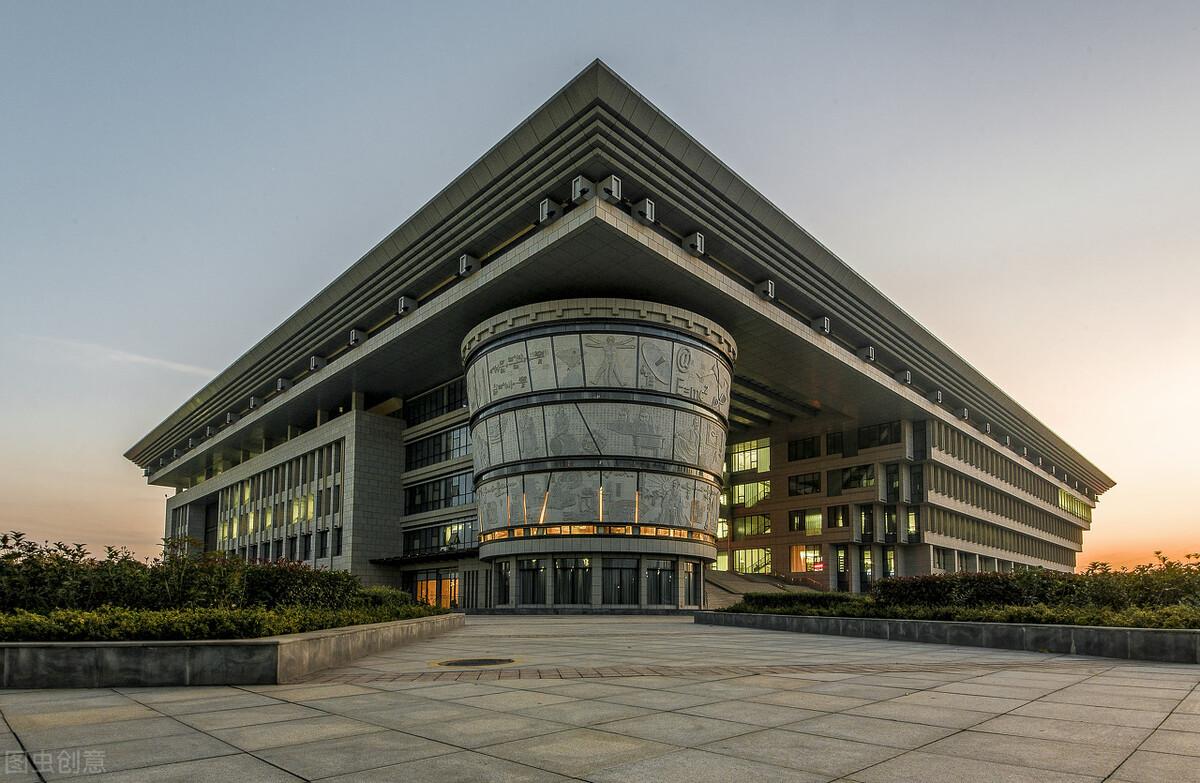 河南大学排名2025最新榜单揭晓,小杰的校园探索之旅