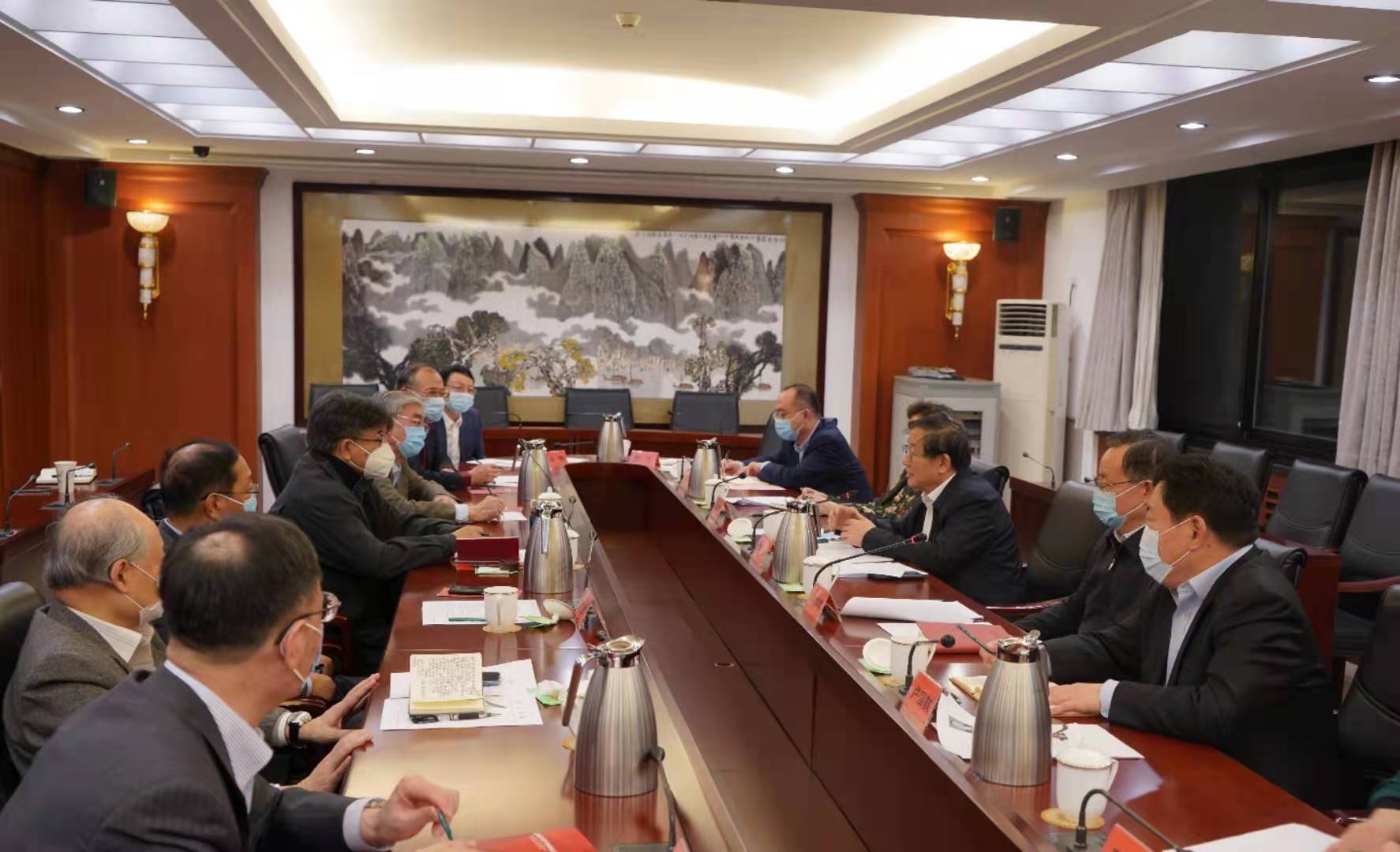 中组部伍鸿亮最新消息,小巷探索之旅背后的故事