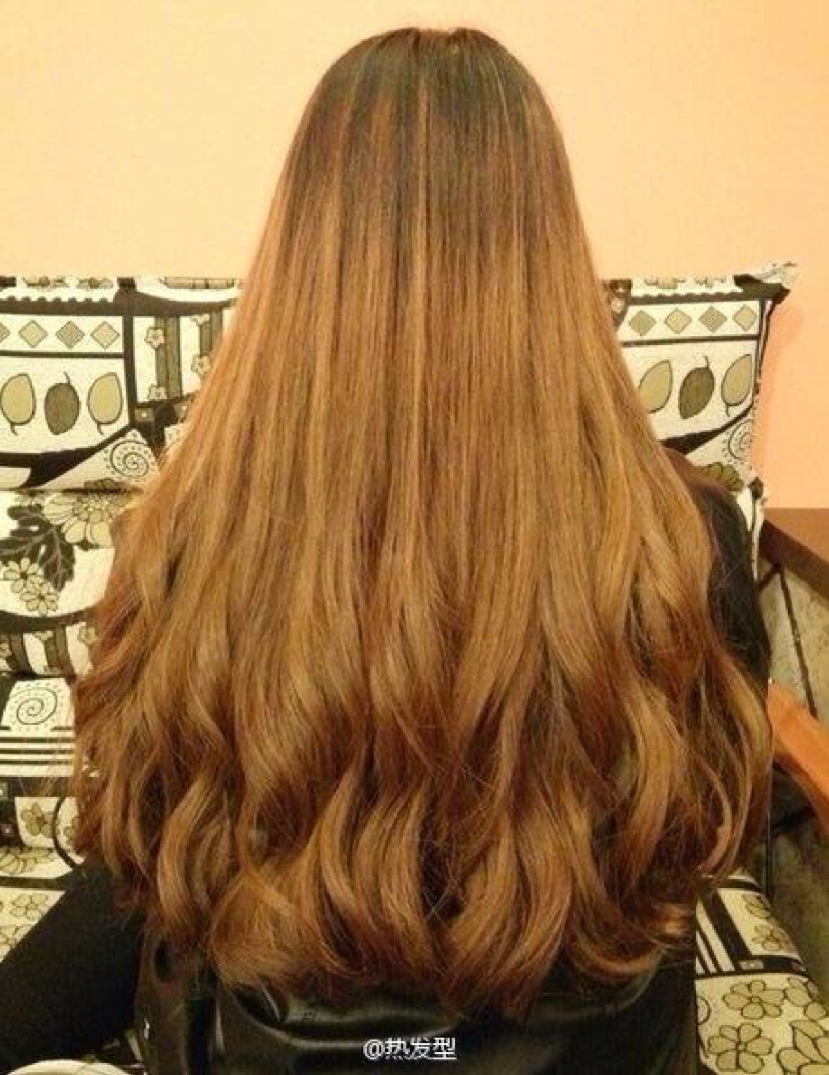 『最新长发卷发时尚趋势,魅力与学习的力量展现』