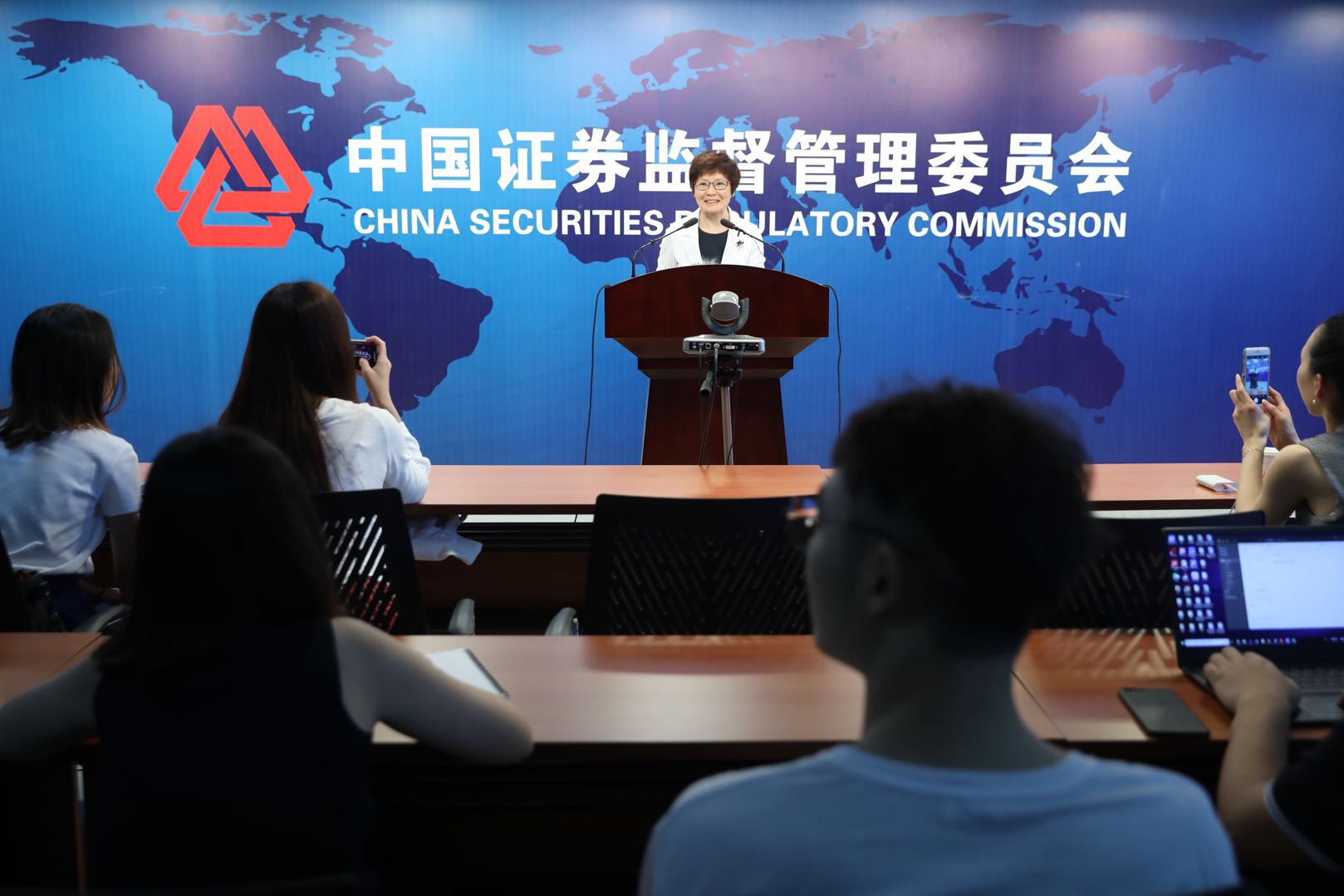 证监会最新新闻发布会解读，政策动向与市场反应分析