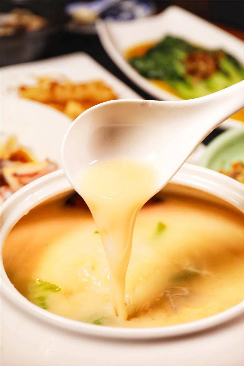 探索现代烹饪中的最新汤头美味之源