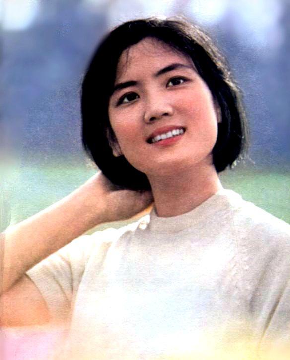 高科技产品重塑女性生活，引领未来潮流趋势——年代女最新风尚