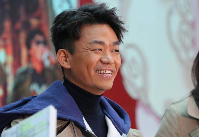 王宝强最新疫情动态,时代背景下的星光黯淡之路