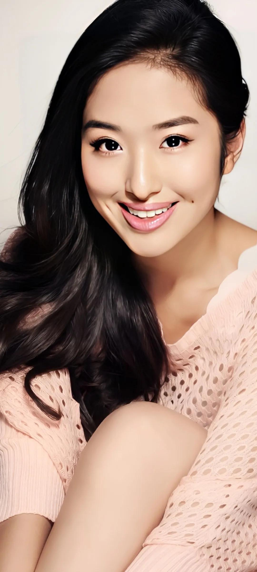 杨采钰最新璀璨时尚大片,星光下的时尚焦点