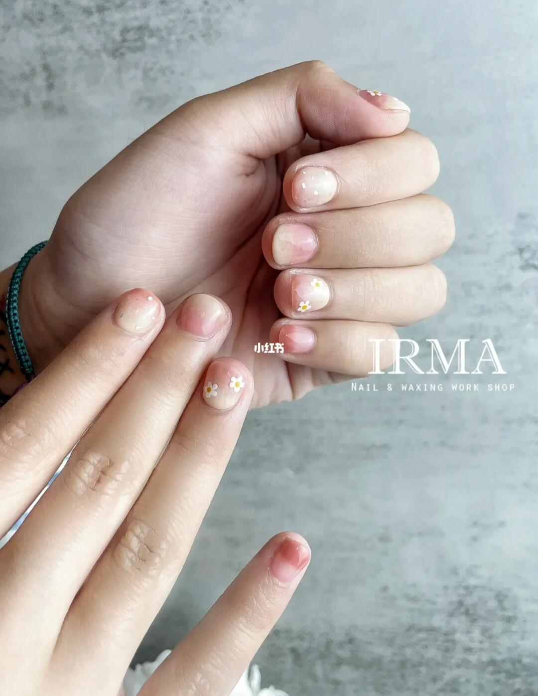 最新款短指甲,爱与陪伴的小故事